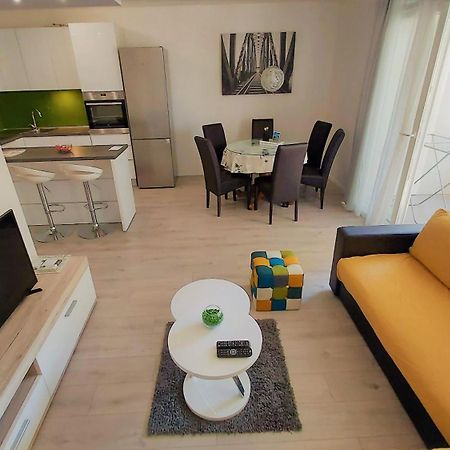Apartment Punta Omis Luaran gambar
