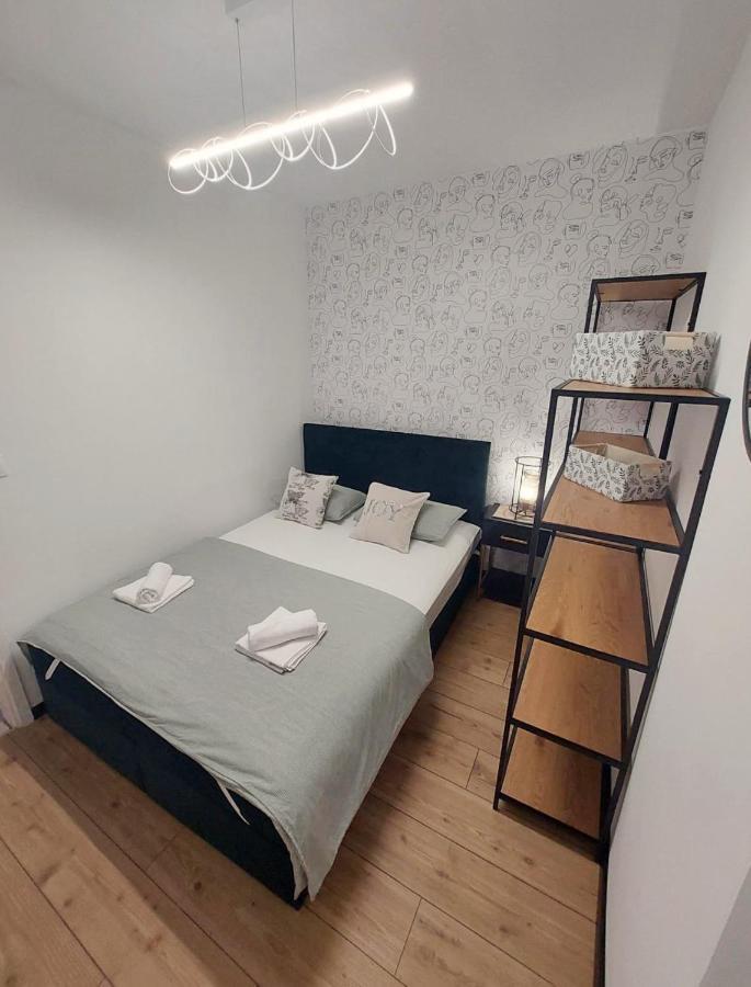 Apartment Punta Omis Luaran gambar
