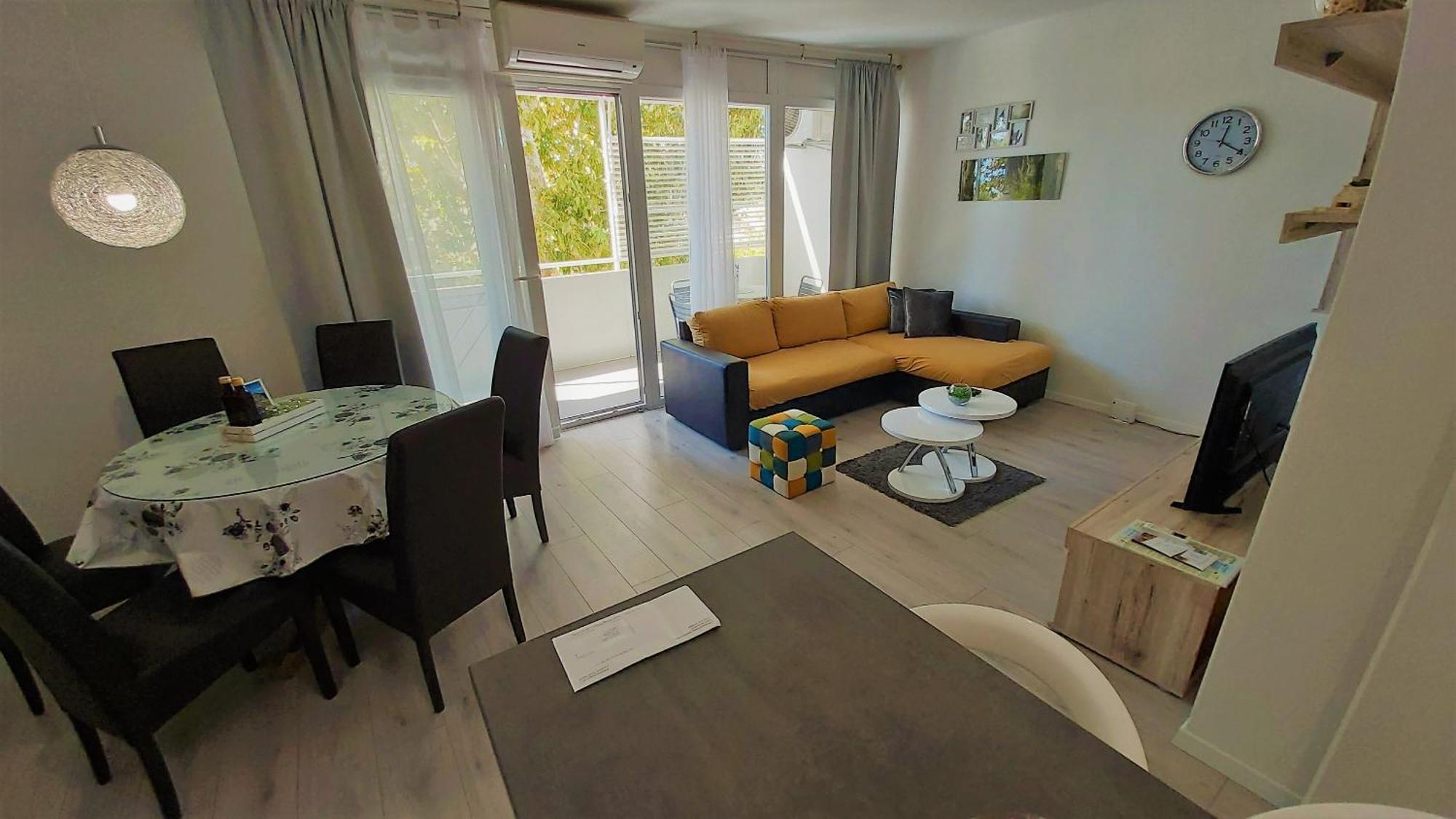 Apartment Punta Omis Luaran gambar