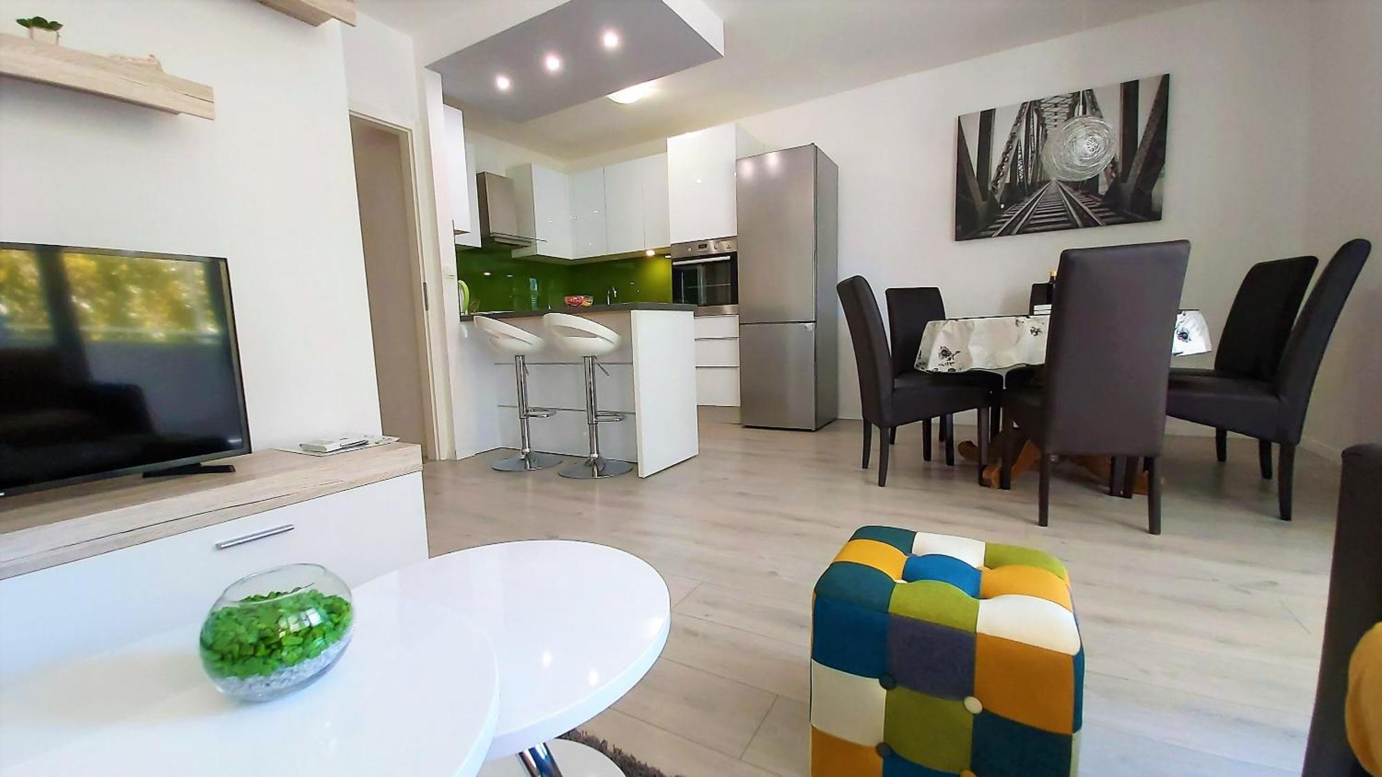 Apartment Punta Omis Luaran gambar