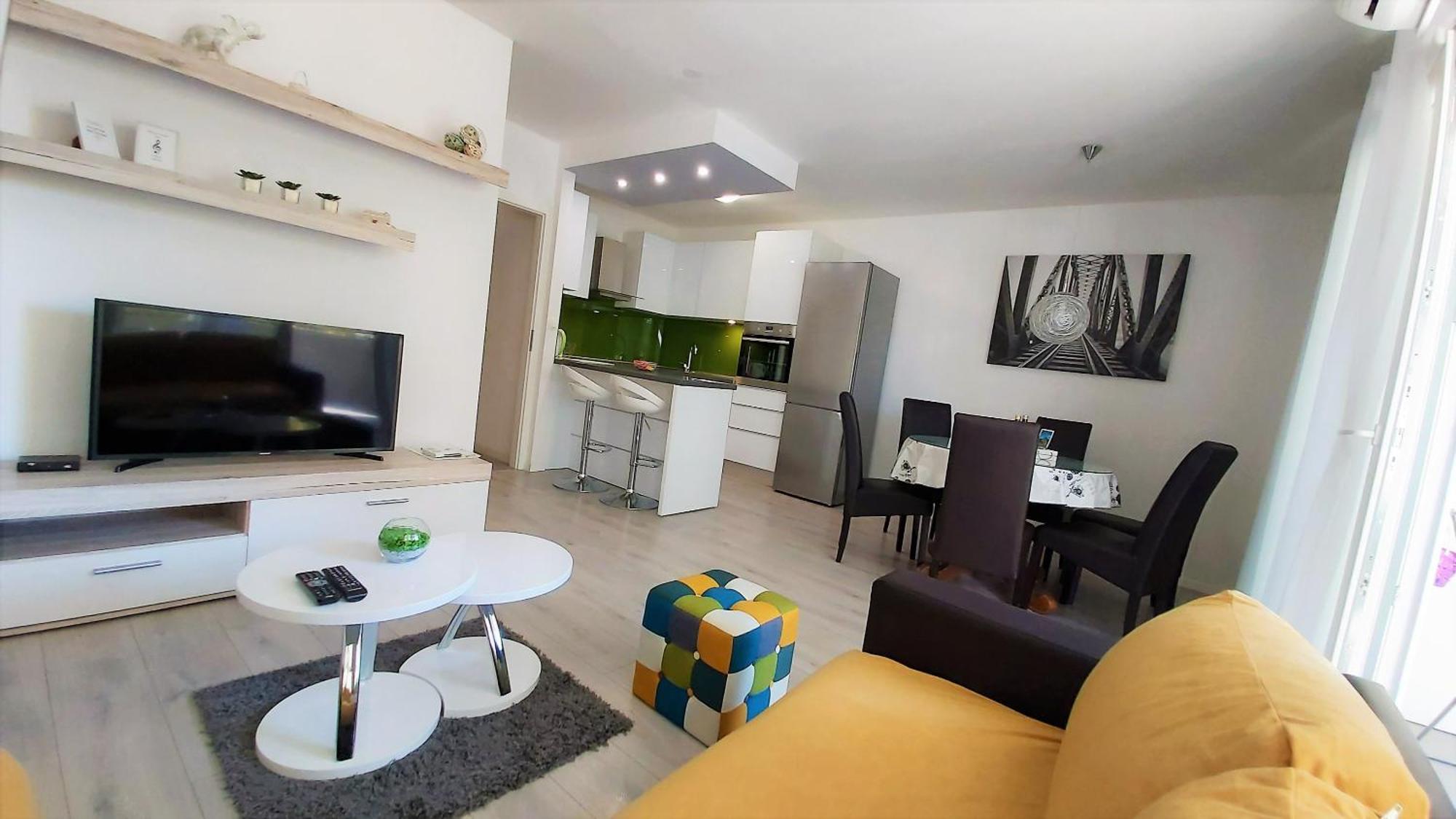 Apartment Punta Omis Luaran gambar