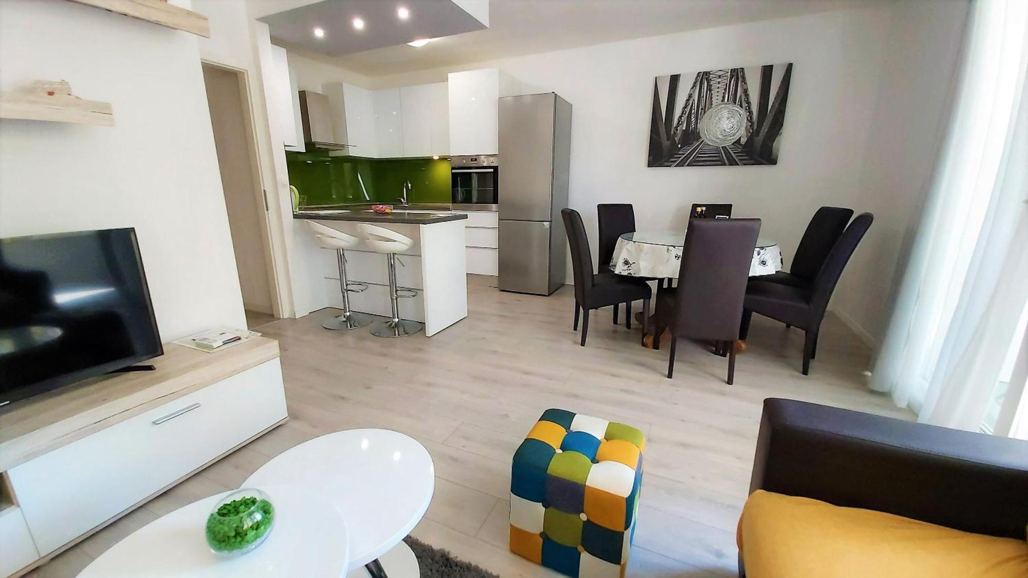 Apartment Punta Omis Luaran gambar