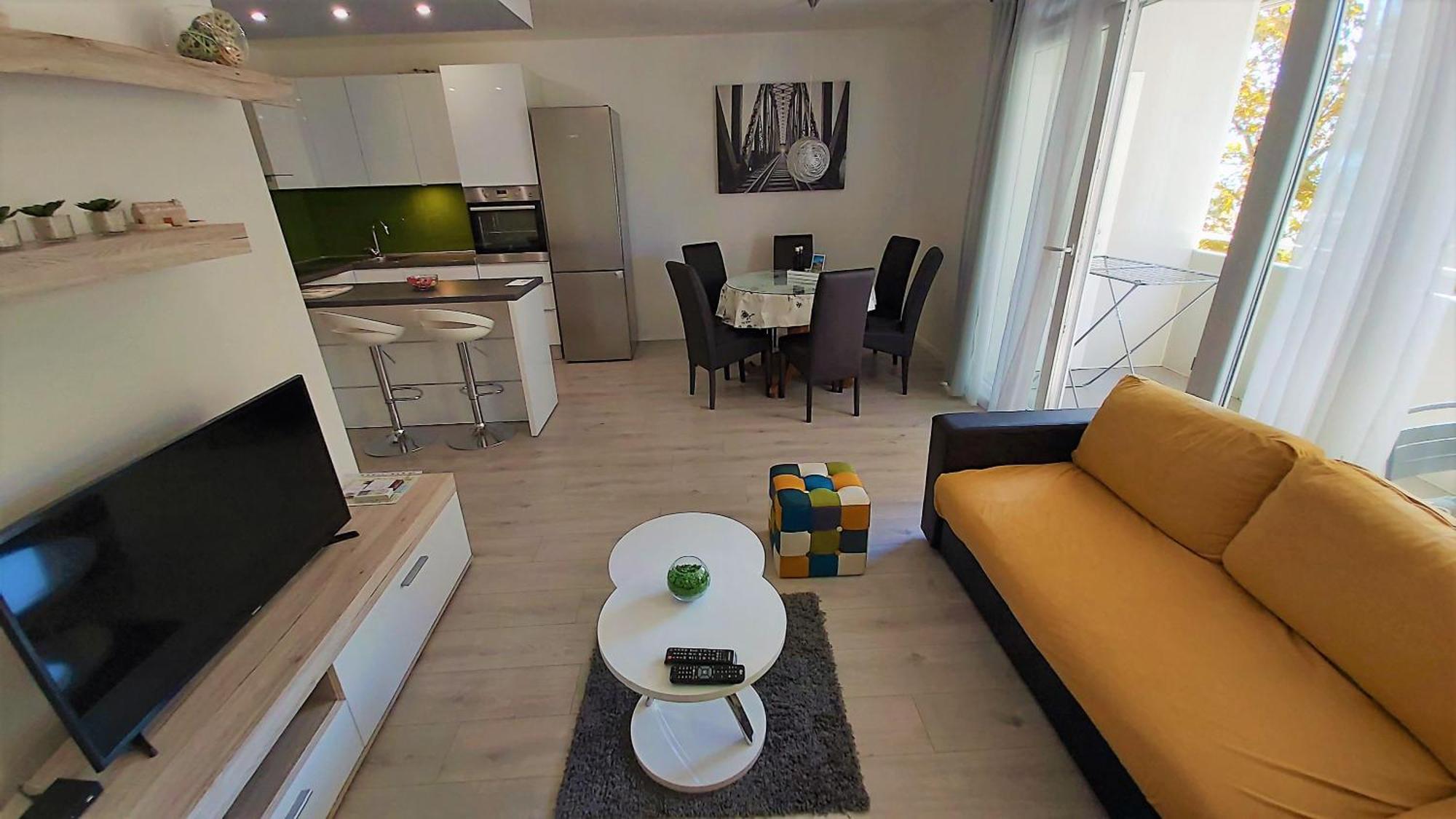 Apartment Punta Omis Luaran gambar